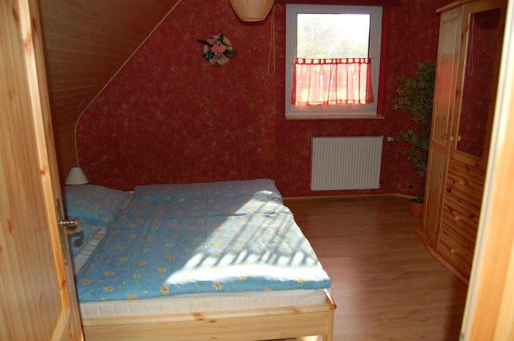 Ferienhaus Im Urigen Garten Bzw Eulenhaus Zingst Szoba fotó
