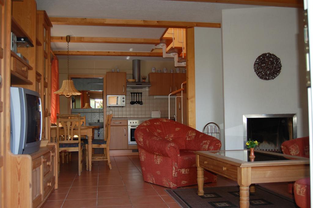 Ferienhaus Im Urigen Garten Bzw Eulenhaus Zingst Szoba fotó