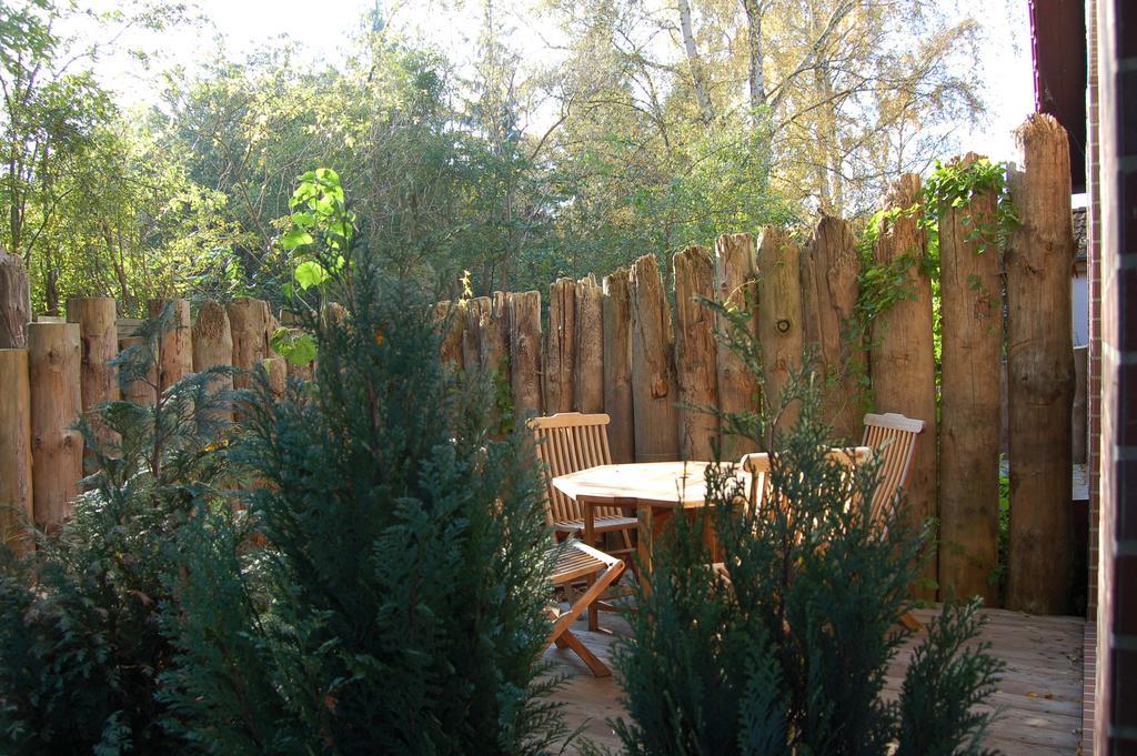 Ferienhaus Im Urigen Garten Bzw Eulenhaus Zingst Szoba fotó